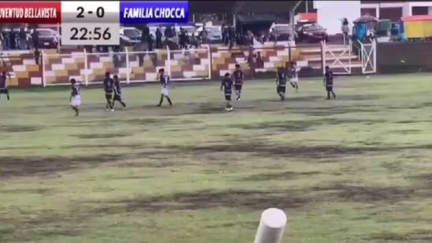 Frappé par la foudre, un footballeur décède en plein match, le gardien gravement brûlé ! 1 Frappé par la foudre, un footballeur décède en plein match, le gardien gravement brûlé !