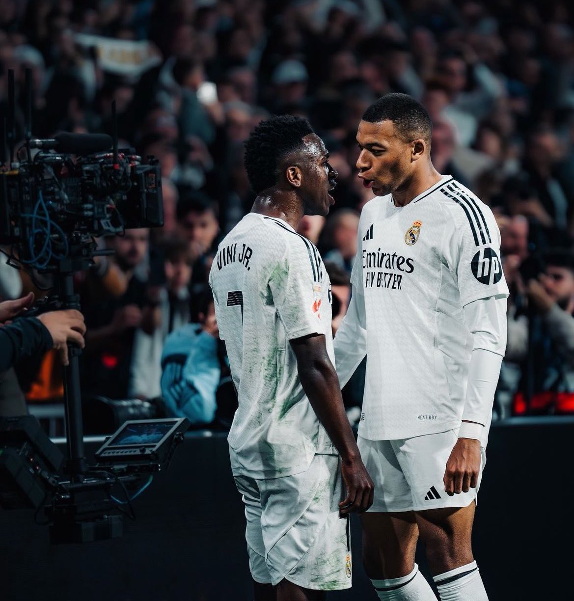 Vinicius Jr critiqué au Brésil, la réaction inattendue de Mbappé intrigue ! 1 Mbappé et Vinicius