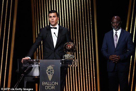 « Nous avons utilisé le Ballon d’Or comme un… », George Weah balanche tout sur le Ballon d’Or 3 « Nous avons utilisé le Ballon d’Or comme un… », George Weah balanche tout sur le Ballon d’Or