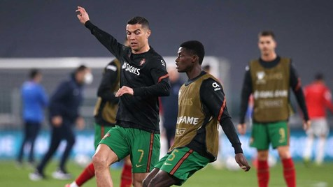 Énorme clash entre Nuno Mendes et Cristiano Ronaldo ! 2 Énorme clash entre Nuno Mendes et Cristiano Ronaldo !