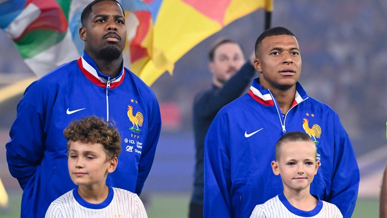 Didier Deschamps prend la défense de Maignan face à Mbappé ! 1 Didier Deschamps prend la défense de Maignan face à Mbappé !