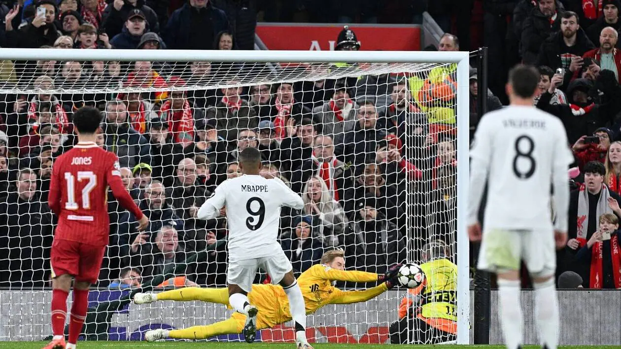 le pénalty raté de Mbappé enflamme la toile (vidéo) 1 le pénalty raté de Mbappé enflamme la toile (vidéo)