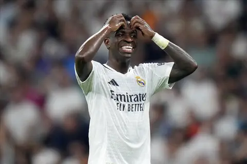 Vinicius Junior sur le départ ? Une offre alléchante fait trembler le Real Madrid