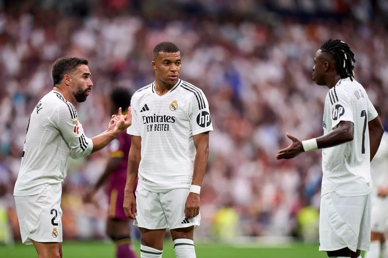 Bellingham se lâche sur Mbappé et Vinicius Jr après la victoire du Real Madrid contre Atalanta ! 2 Bellingham se lâche sur Mbappé et Vinicius Jr après la victoire du Real Madrid contre Atalanta !