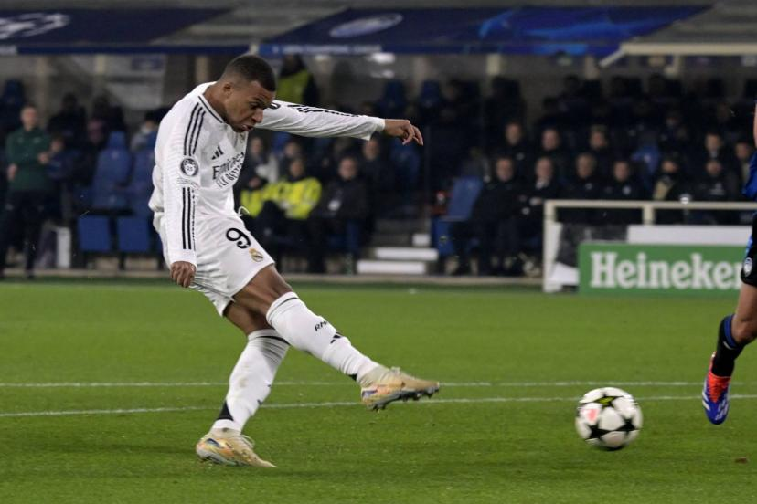 Thierry Henry réagit au 50e but de Kylian Mbappé. 2 Thierry Henry réagit au 50e but de Kylian Mbappé.