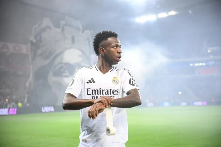 Mbappé 4e, Vinicius 2e... Découvrez le Top 10 des meilleurs joueurs du Real Madrid cette saison ! 10 Mbappé 4e, Vinicius 2e... Découvrez le Top 10 des meilleurs joueurs du Real Madrid cette saison !