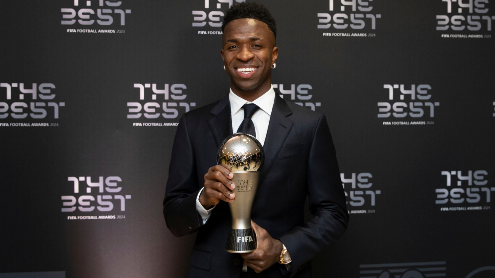 The Best 2024 : Mbappé réagit après le sacre de Vinícius Júnior !
