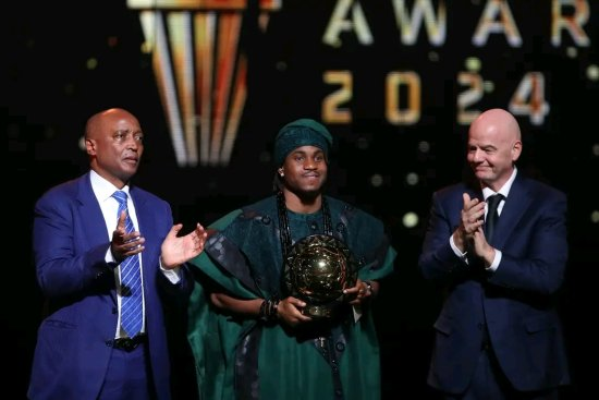 Après l’annonce du vainqueur du Ballon d’Or Africain 2024, la CAF sanctionne un pays