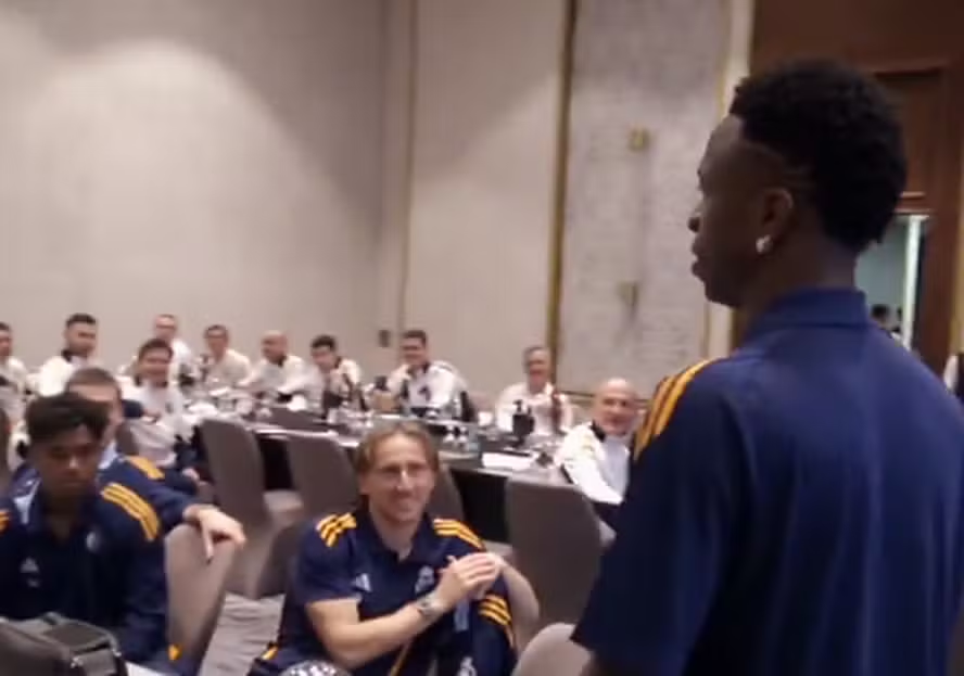 Les déclarations inattendues de Vinicius et Ancelotti secouent l’équipe
