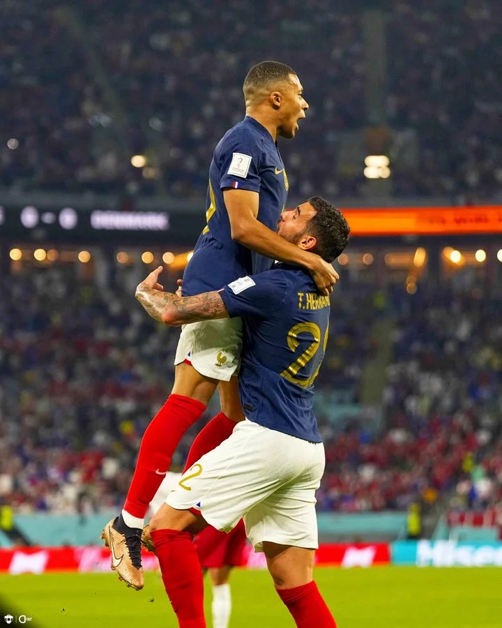 Kylian Mbappé souhaite évoluer aux côtés de Théo Hernandez au Real Madrid