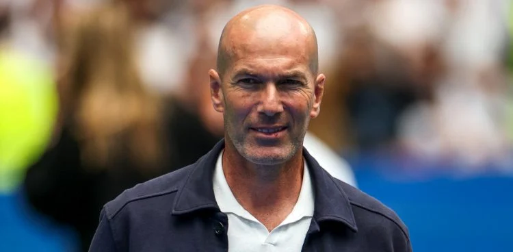 Zidane prêt à entraîner à nouveau ? Voici ses exigences 2 Zidane prêt à entraîner à nouveau ? Voici ses exigences