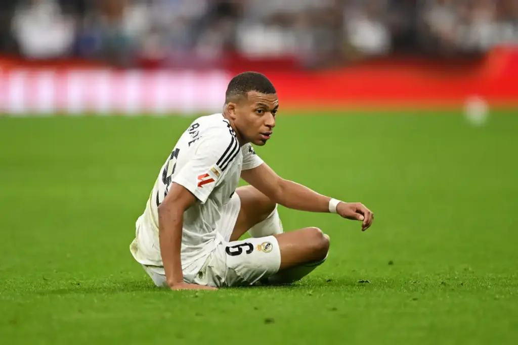 Proche de Nasser Al-Khelaïfi, il critique sévèrement Kylian Mbappé : « La pire décision de sa carrière »

