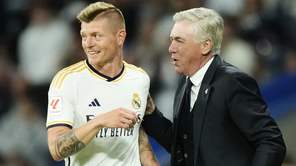 Ancelotti oublie Kroos et désigne son successeur !