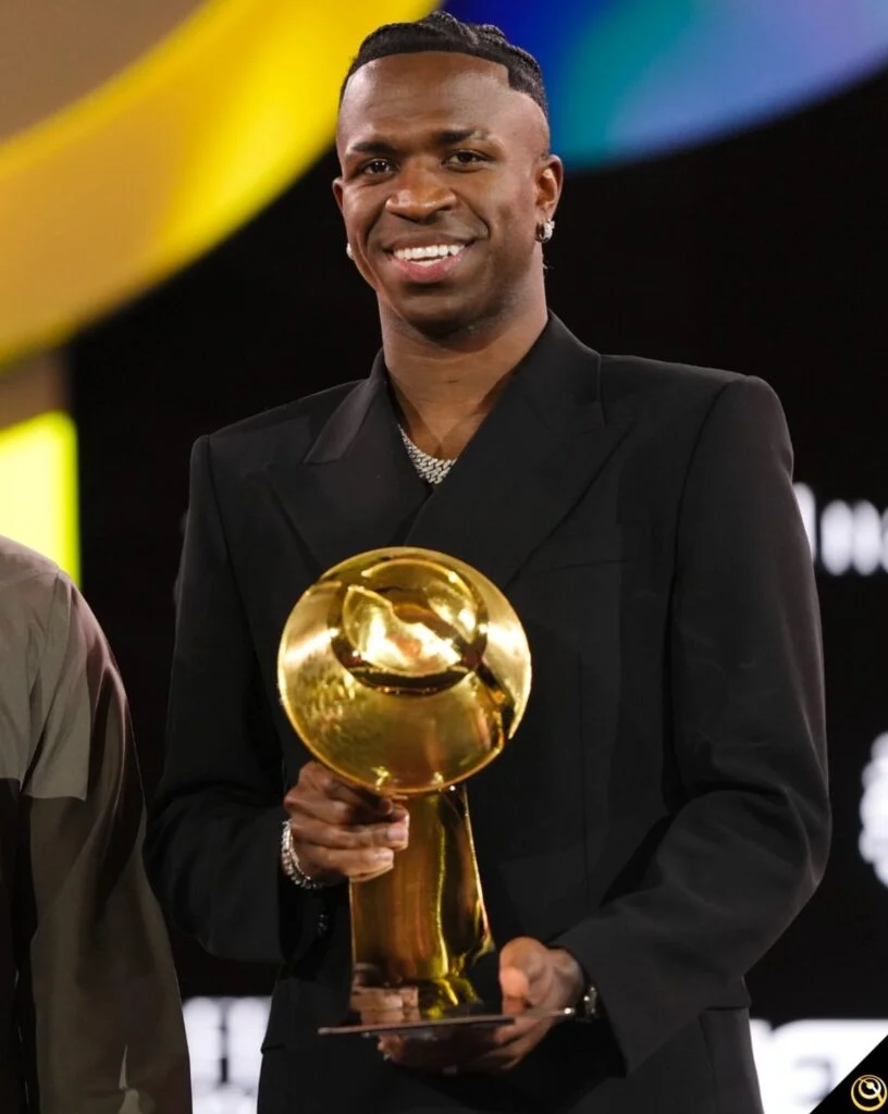 Rodri choque tout le monde avec une attitude surprenante au sacre de Vinicius 1 Rodri choque tout le monde avec une attitude surprenante au sacre de Vinicius