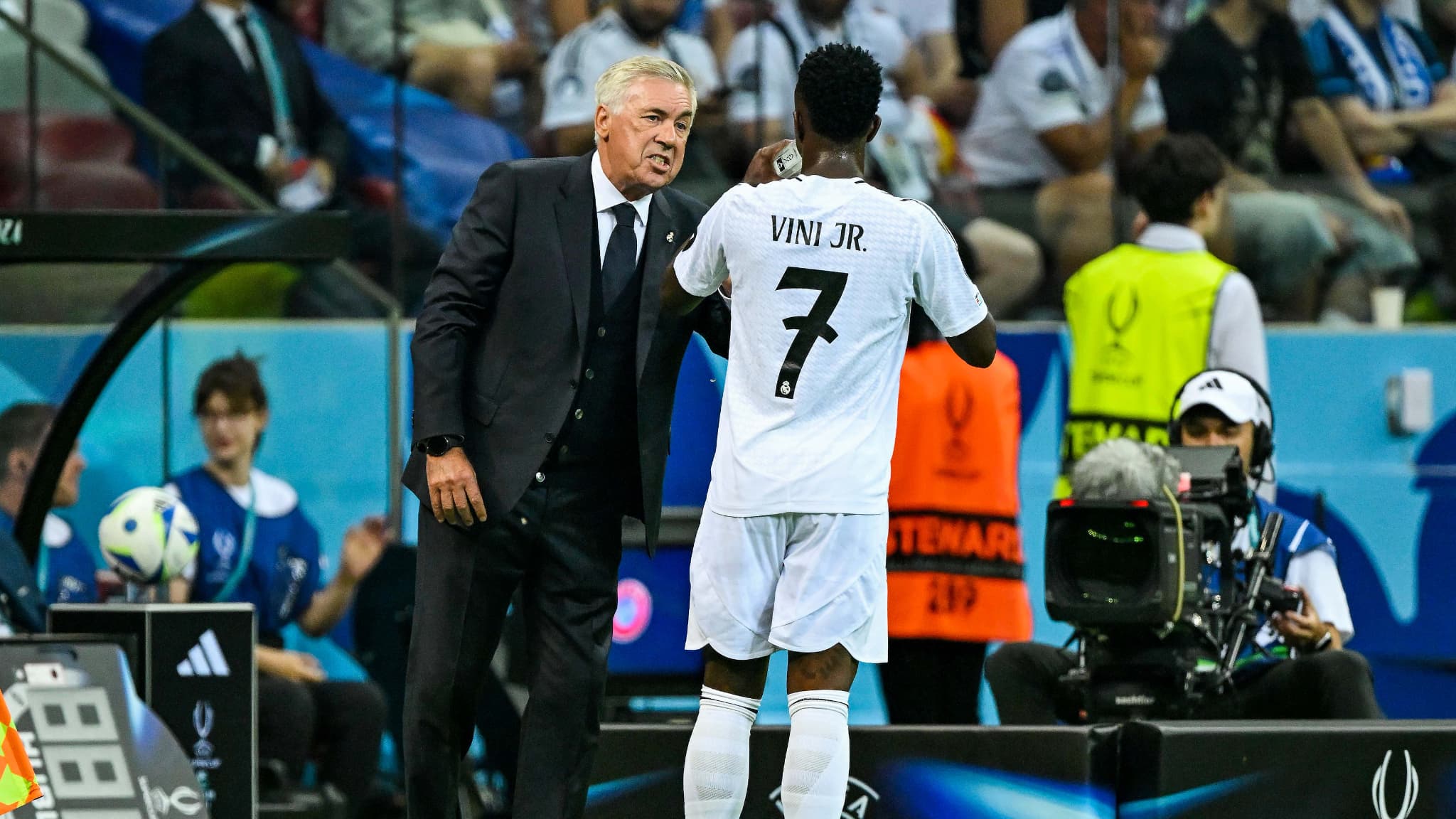 Carlo Ancelotti et Vinicius Jr lors de la Supercoupe d Europe le 14 aout 2024 1946129