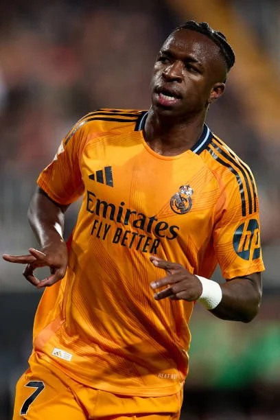 Vinícius Jr expulsé à Valence : l’ancien arbitre Mateu Lahoz tranche sur la polémique !