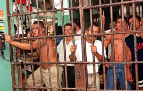 Découvrez sa vie derrière les barreaux dans la prison des célébrités 2 Découvrez sa vie derrière les barreaux dans la prison des célébrités