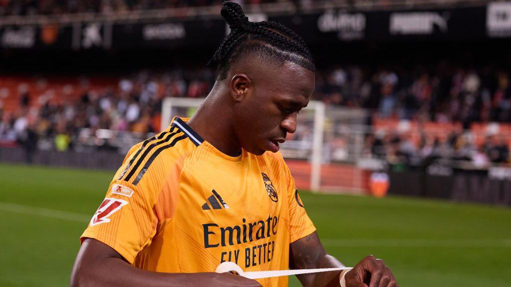 Après la sanction, le gros échange entre Vinicius et le gardien de Valence fuite ! 1 Après le rouge, le gros échange entre Vinicius et le gardien de Valence fuite !