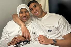 Achraf Hakimi explique enfin sa décision de confier sa fortune à sa mère