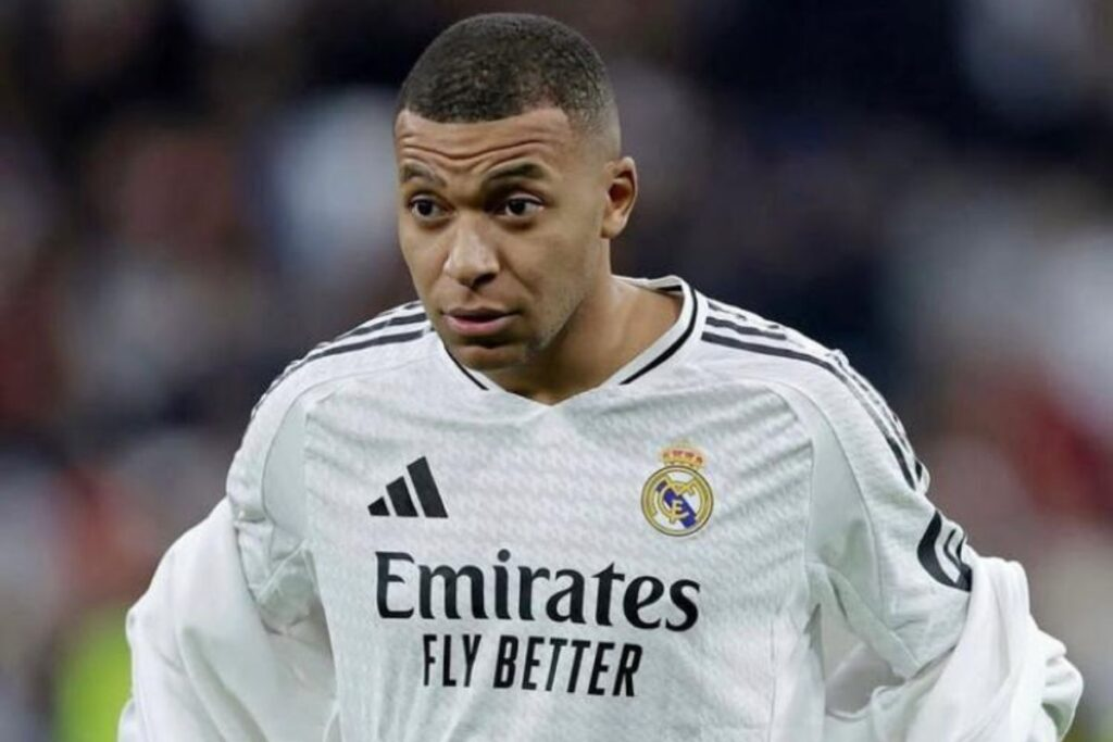 Kylian Mbappé voit son but du triplé refusé injustement par la VAR 2 Kylian Mbappé voit son but du triplé refusé injustement par la VAR