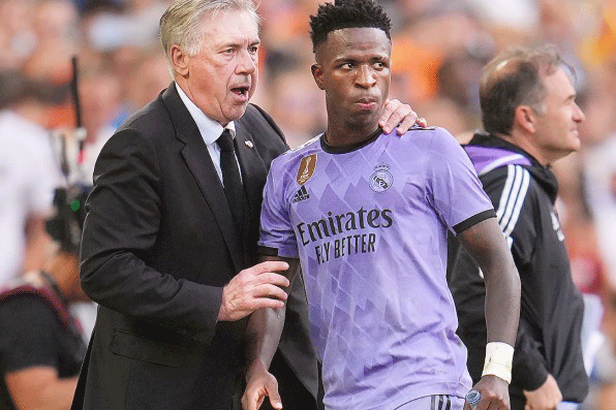 Real Madrid : Ancelotti évoque un possible départ de Vinicius !
