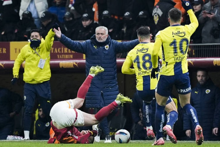Scandale en Turquie : Mourinho sous le feu des critiques pour des propos racistes !