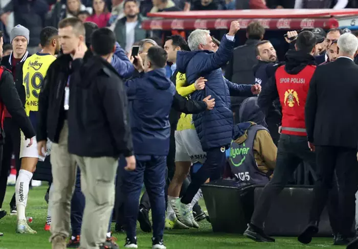 Scandale en Turquie : Mourinho sous le feu des critiques pour des propos racistes !