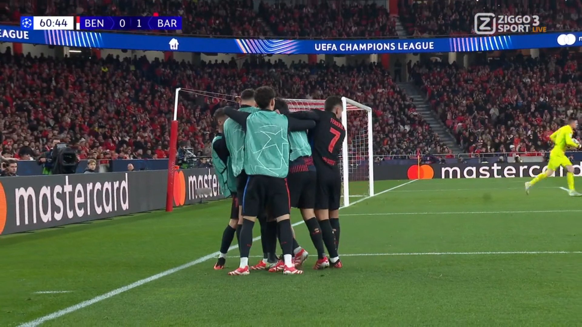 Raphinha délivre le Barça sur une frappe venue d’ailleurs contre Benfica (VIDEO)