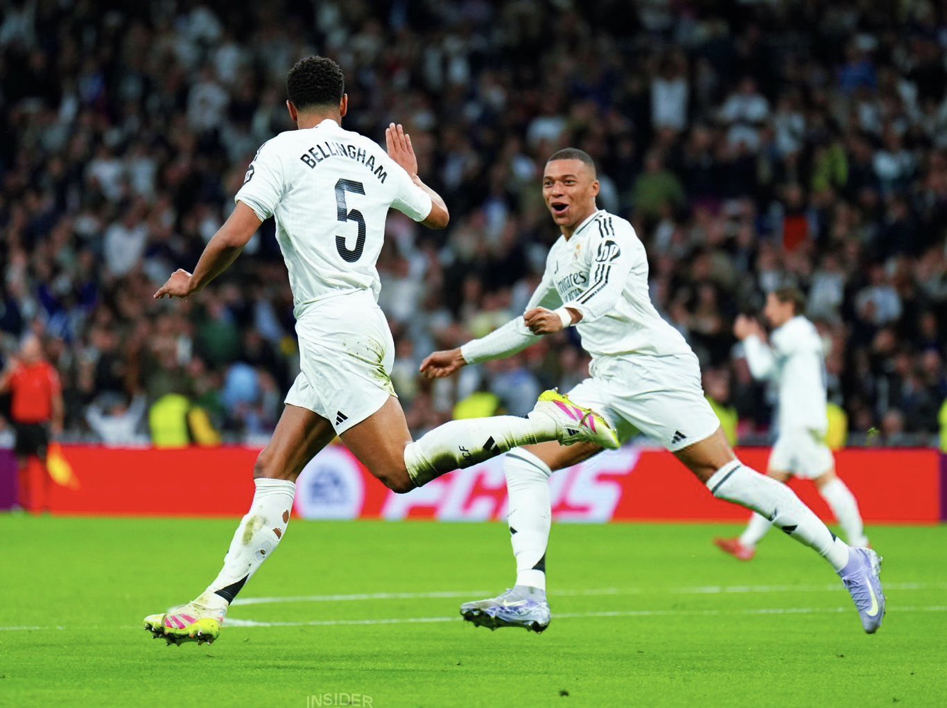 VIDEO : Mbappé marque un superbe but sur coup franc, il va pas la chercher !