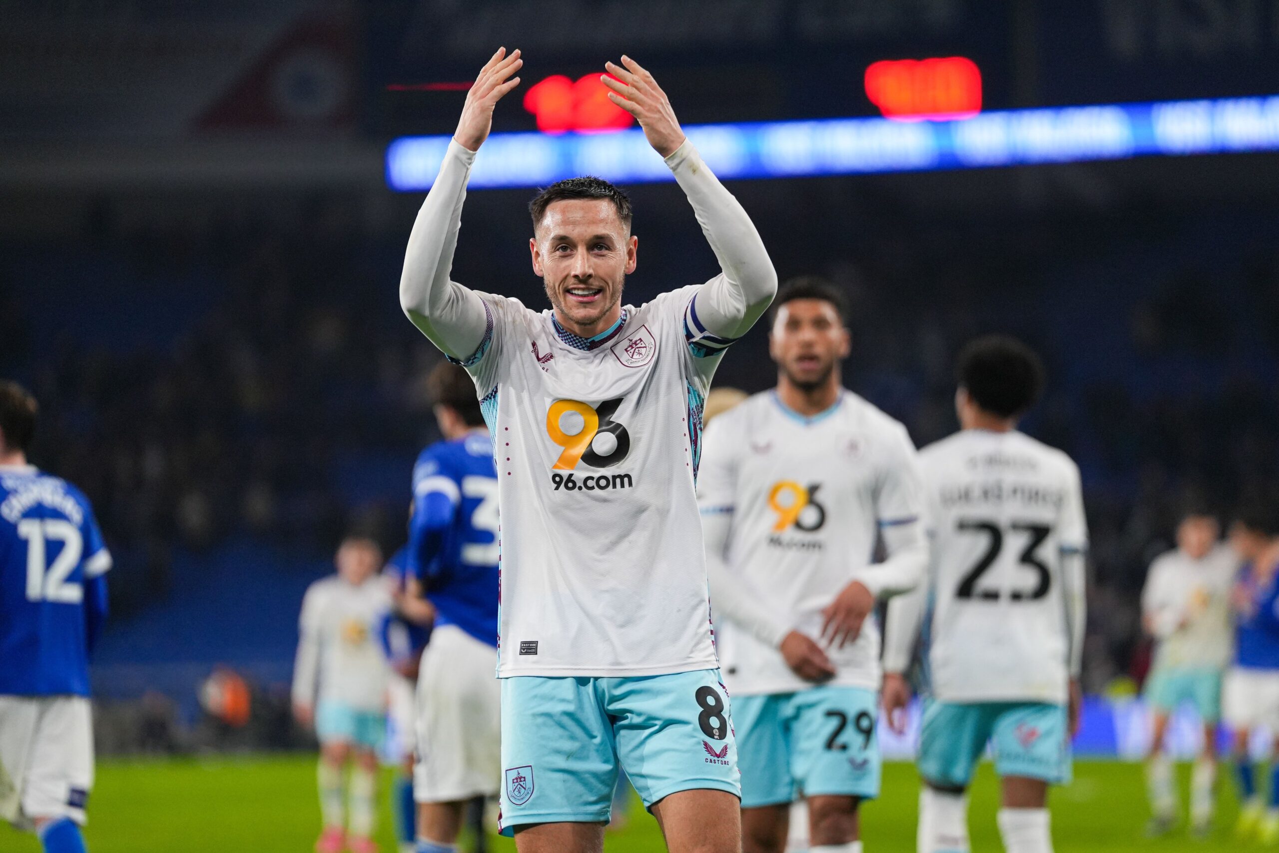 OFFICIEL : Leeds et Burnley valident leur montée en Premier League !
