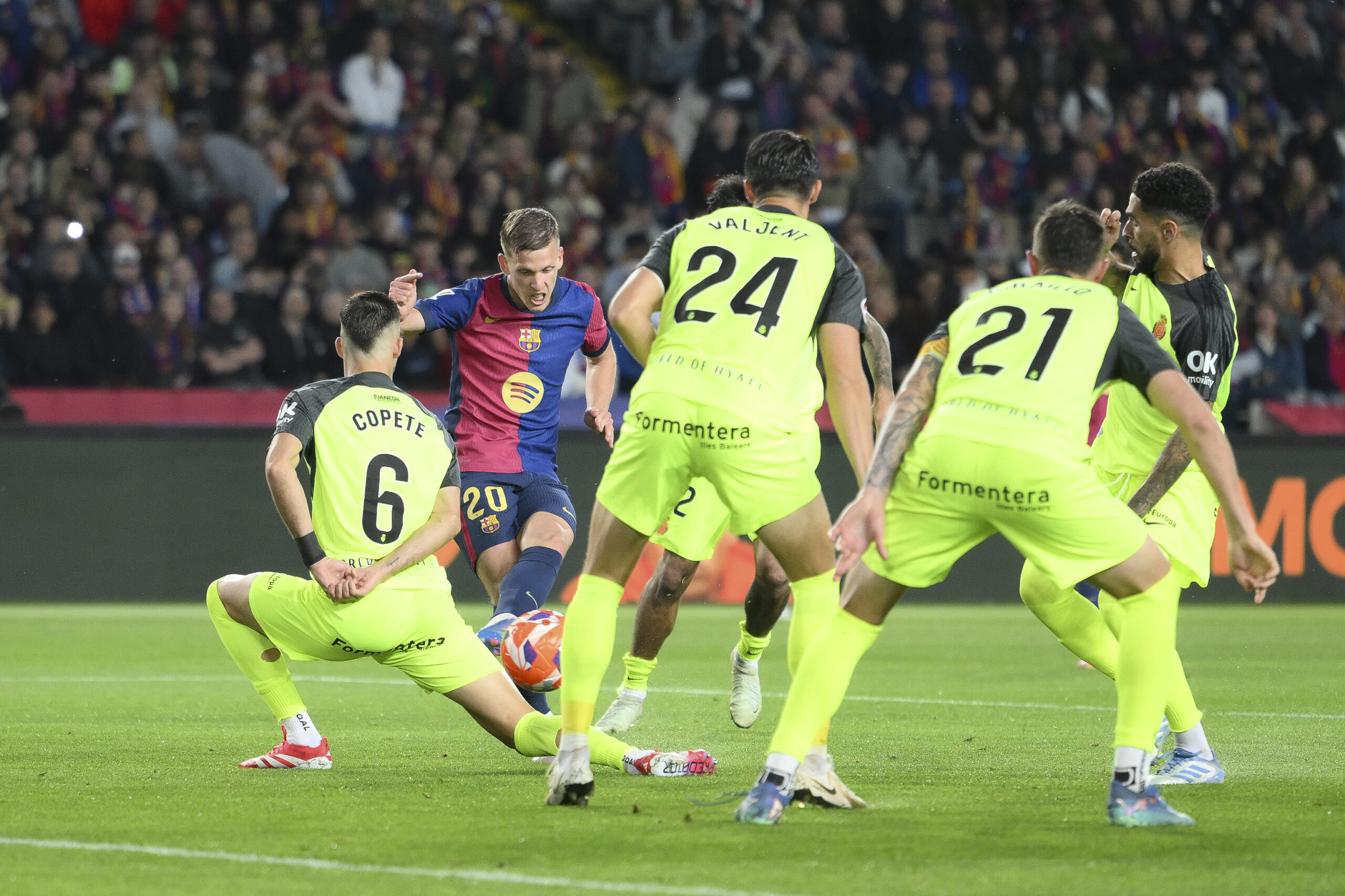 VIDEO : Dani Olmo délivre le Barça avec un but délicieux contre Majorque