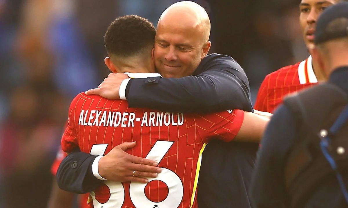 Liverpool supplie Alexander-Arnold de rester, l’Anglais a répondu !