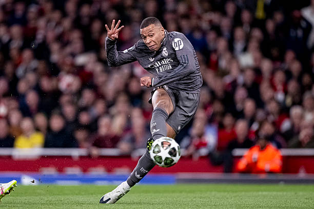 Le clan Mbappé prépare un sale coup, le PSG en grand danger ! 2 Le clan Mbappé prépare un sale coup, le PSG en grand danger !
