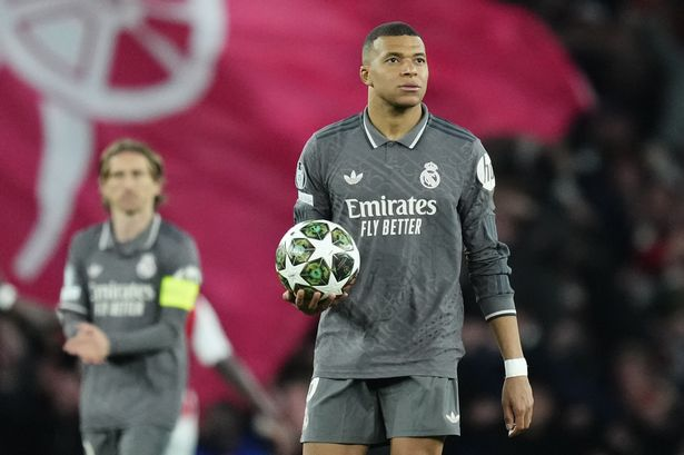 Le clan Mbappé prépare un sale coup, le PSG en grand danger !