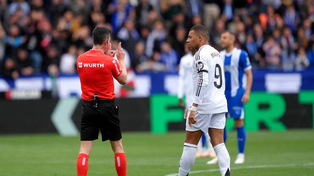 Real Madrid : Mbappé s’excuse après son geste scandaleux ! 2 Real Madrid : Mbappé s’excuse après son geste scandaleux !