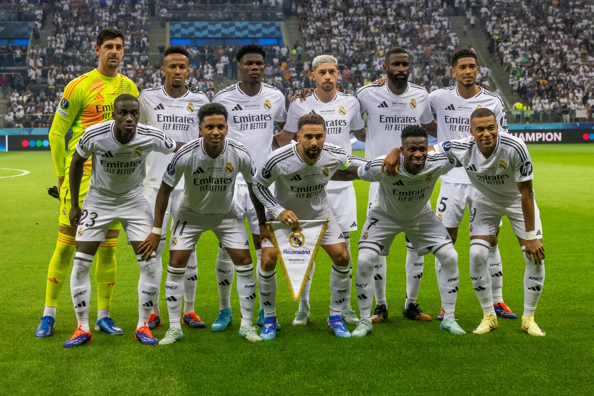 “Il ne sera plus un attaquant” : Ancelotti transforme cette jeune star