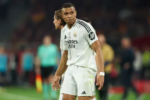 Finale Coupe du Roi : Nabil Djellit tacle Mbappé et ses coéquipiers ! 2 Finale Coupe du Roi : Nabil Djellit tacle Mbappé et ses coéquipiers !