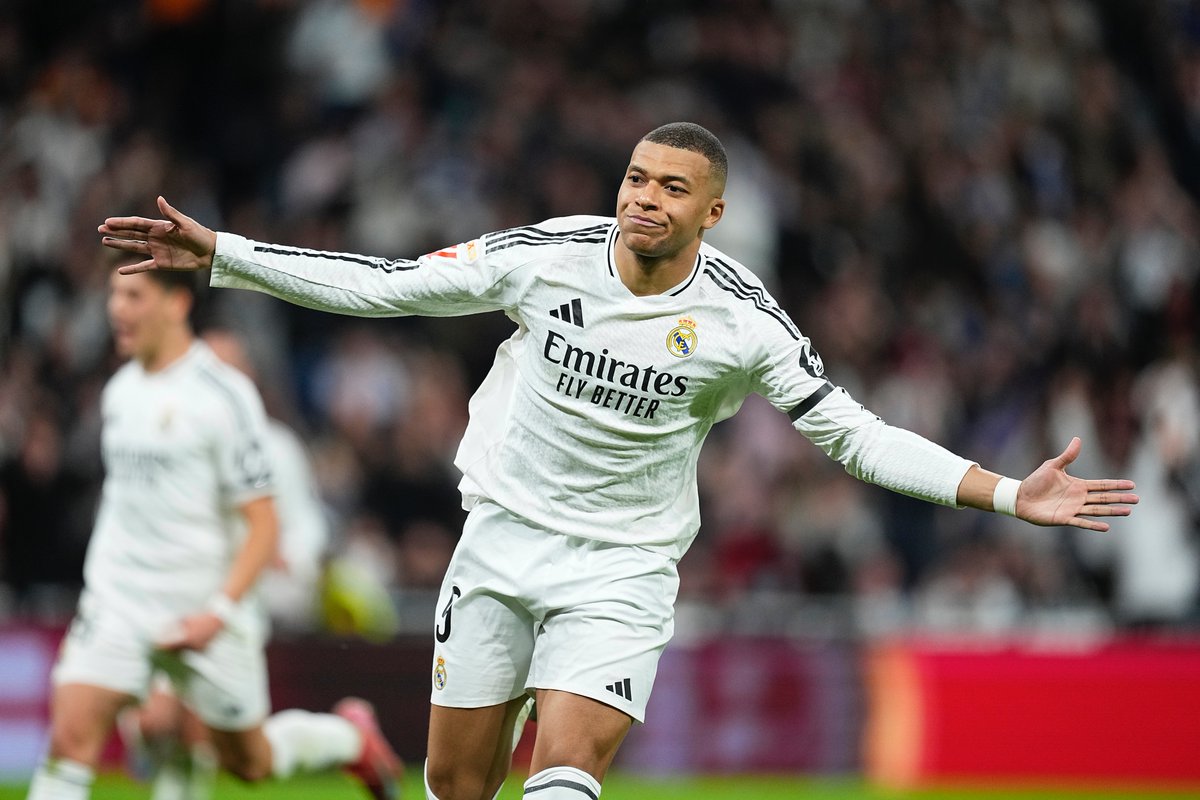VIDEO : Kylian Mbappé marque un magnifique et se rapproche du soulier d’or