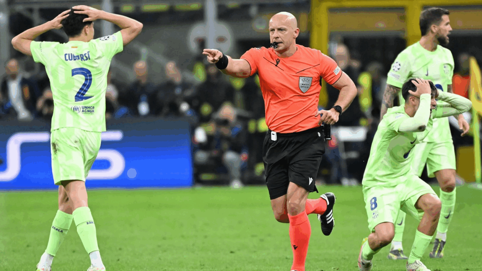 Polémique après Inter – Barça : des accusations très graves contre l’arbitre