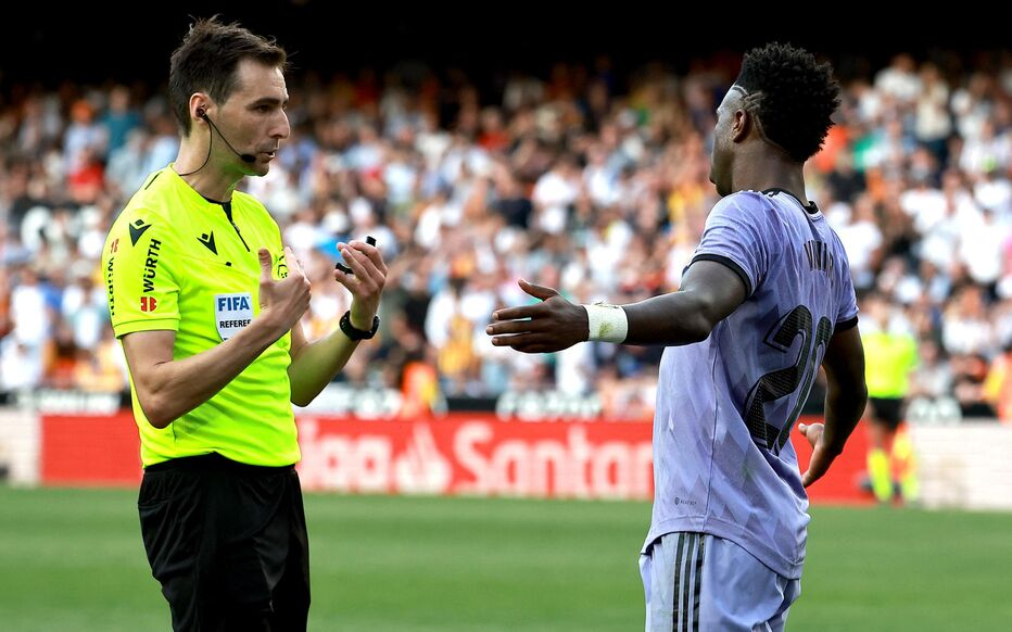 Clásico : mauvaise nouvelle pour Vinicius, l’arbitre ne lui réussit pas