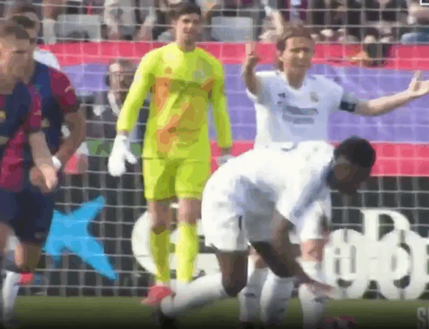 « Vinicius, fils de p* » : Courtois explose après les insultes