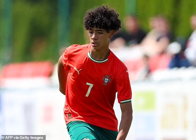 Le fils de CR7 fait sensation : 16 clubs intéressés après ses débuts en sélection