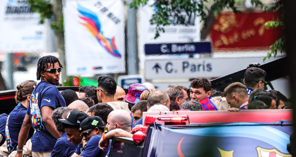 Barça : les images complètement folles de la célébration du titre ! 2 Barça : les images complètement folles de la célébration du titre !