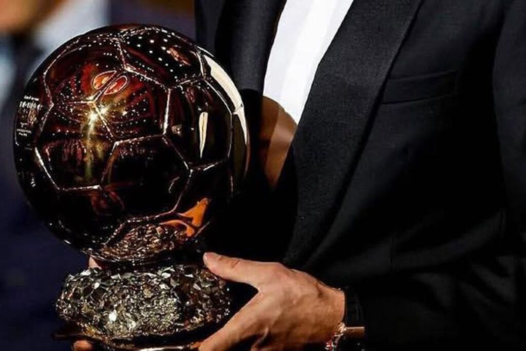 C’est officiel, le Ballon d’Or 2025 crée la surprise ! 2 C’est officiel, le Ballon d’Or 2025 crée la surprise !