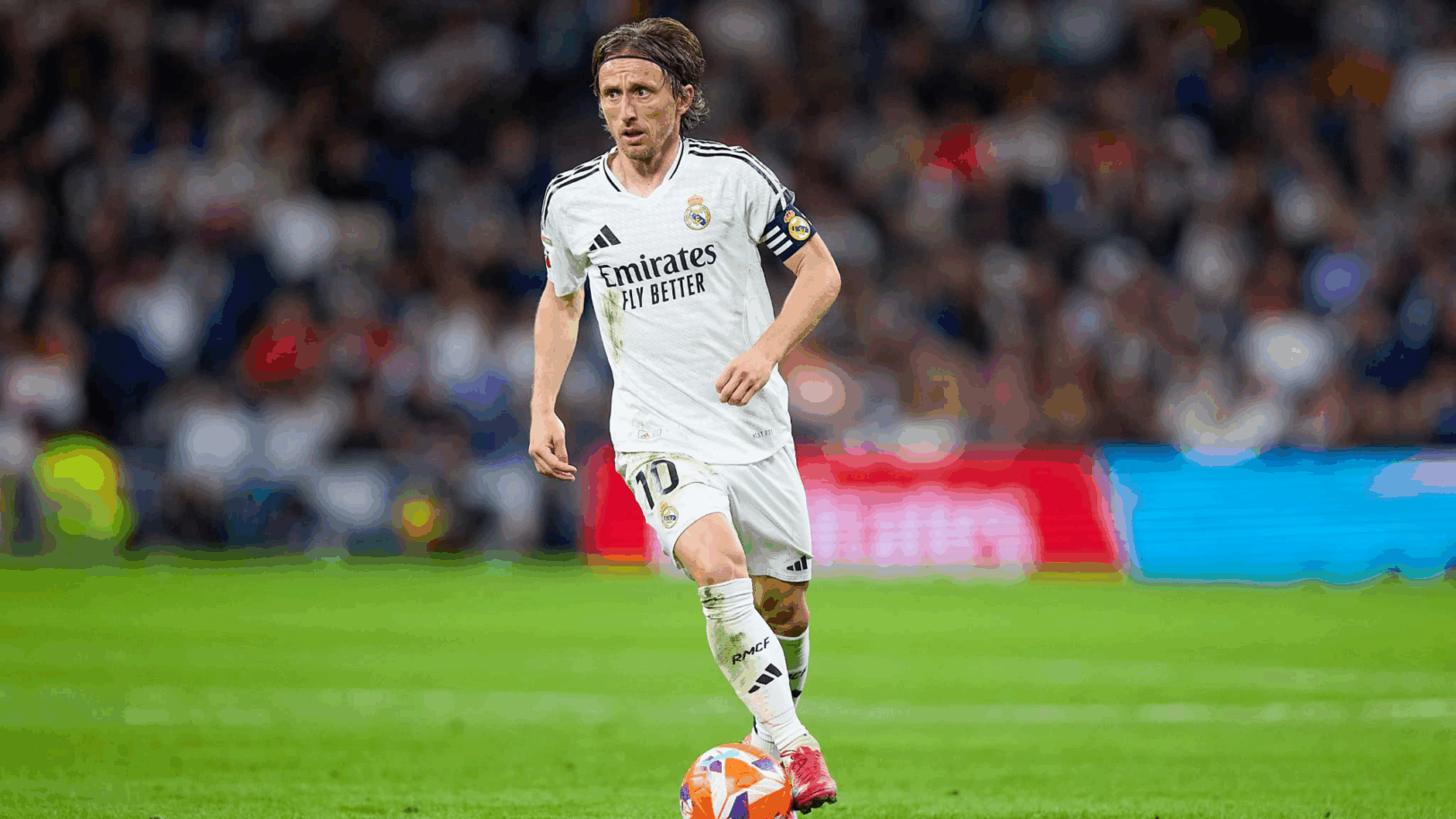 Real Madrid frappe fort : un remplaçant XXL pour Modric trouvé !