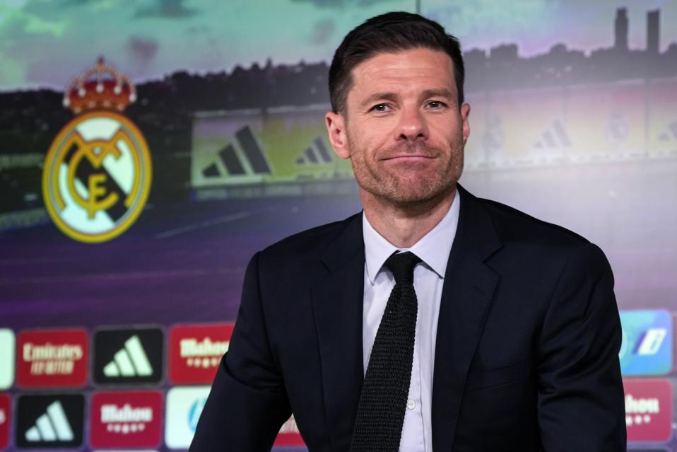 OFFICIEL : Leverkusen annonce le successeur de Xabi Alonso !