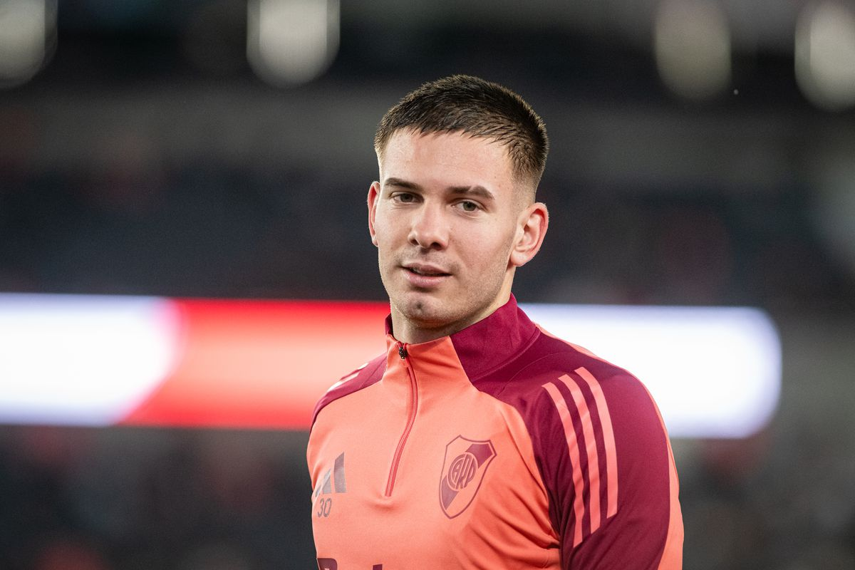 Ce crack de 17 ans affole le PSG et le Real Madrid !