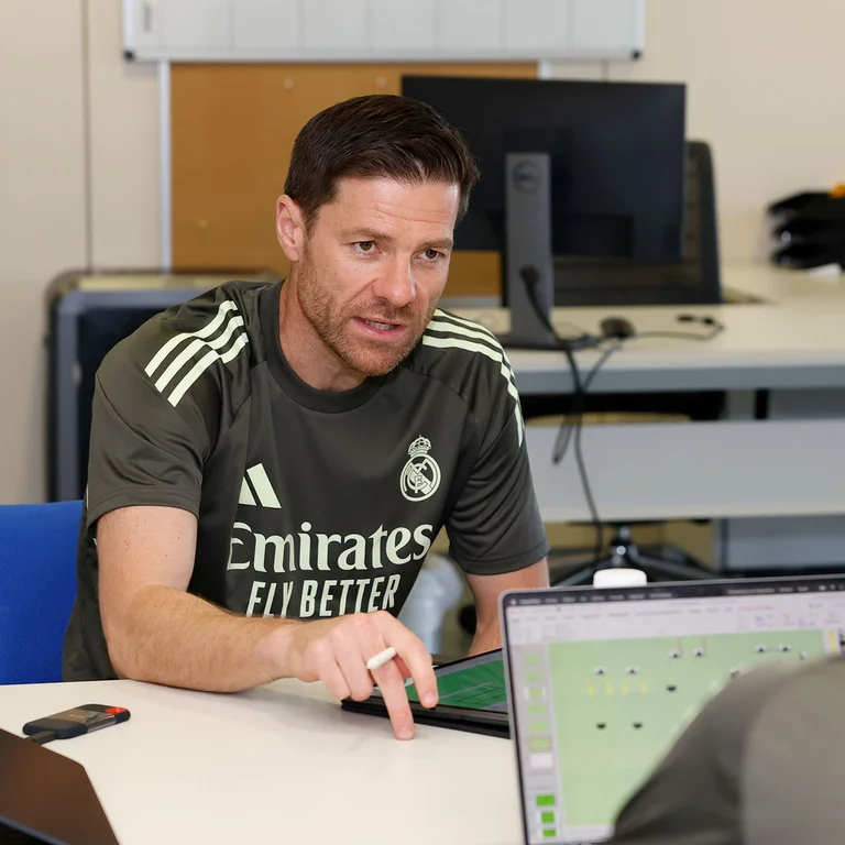 Real Madrid : les images du tout premier entraînement de Xabi Alonso