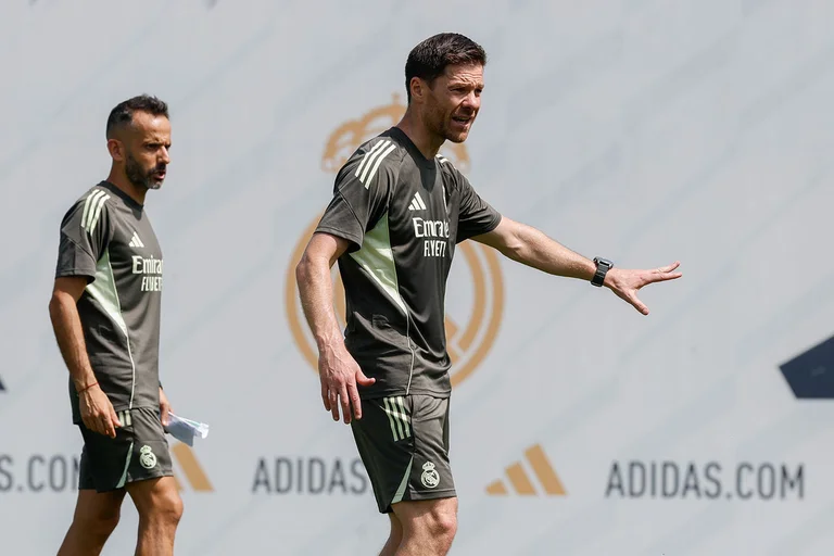 Real Madrid : les images du tout premier entraînement de Xabi Alonso
