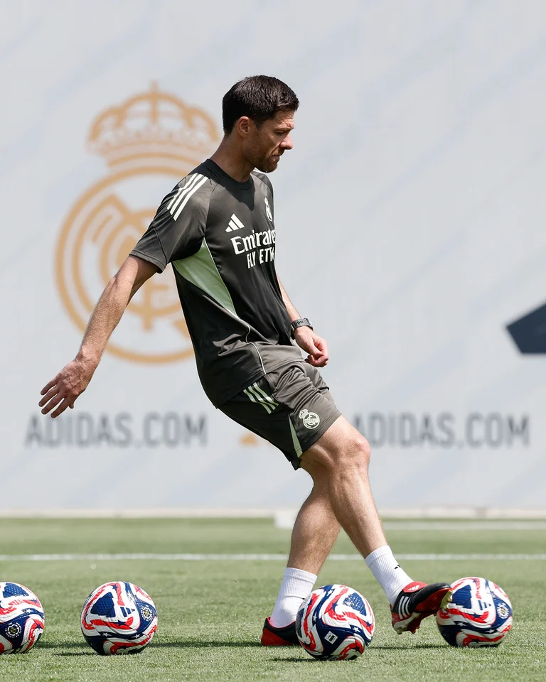 Real Madrid : les images du tout premier entraînement de Xabi Alonso